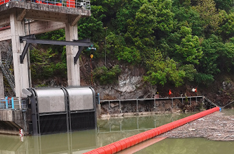 二郎壩公司葫蘆頭電站發電洞進水口攔污改造項目順利召開竣工驗收會議